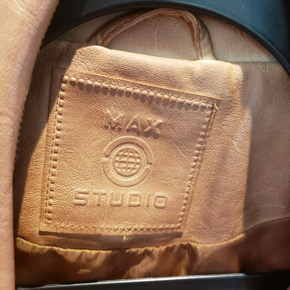 Leather jacket - Picture 2 of 3